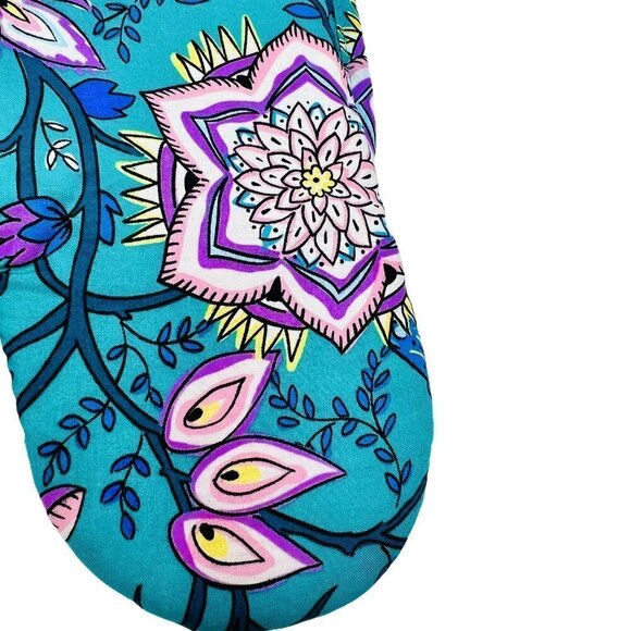 VERA Bradley Peacock Pot Holder and Oven Mitt Set - Picture 5 of 7